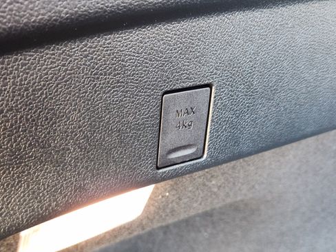 Used 2019 Toyota Prius L image 45