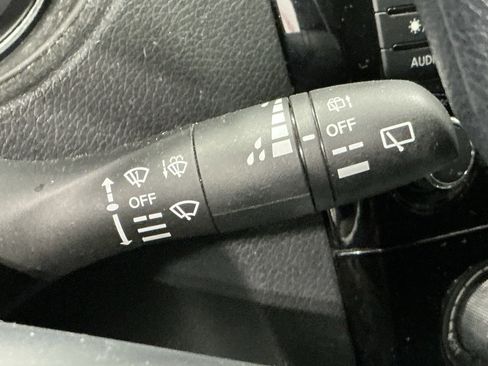 Used 2020 Nissan Rogue S image 13