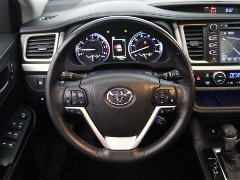 Used 2018 Toyota Highlander Limited Platinum AWD/4WD image 18
