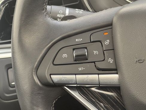 Used 2025 Cadillac XT6 Premium Luxury image 18