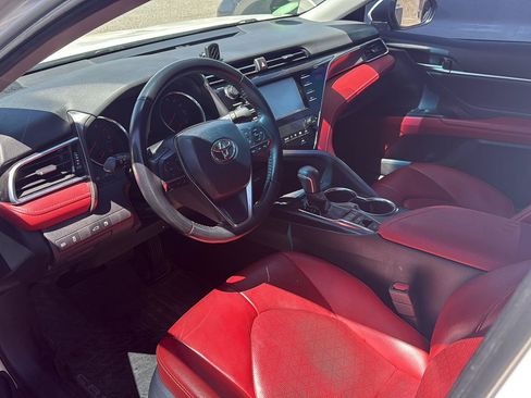 Used 2018 Toyota Camry XSE FWD image 8