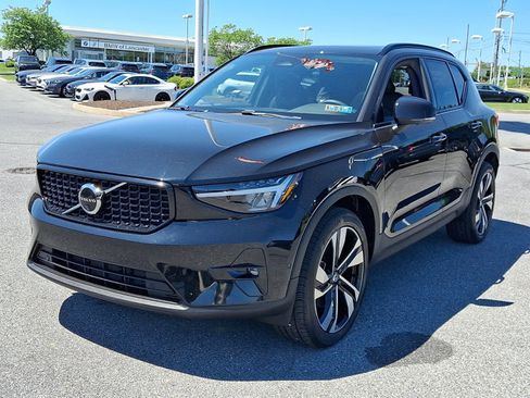 Used 2024 Volvo XC40 B5 Plus w/ Protection Package Premier AWD/4WD image 3