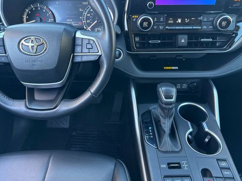 Used 2024 Toyota Highlander XLE image 28