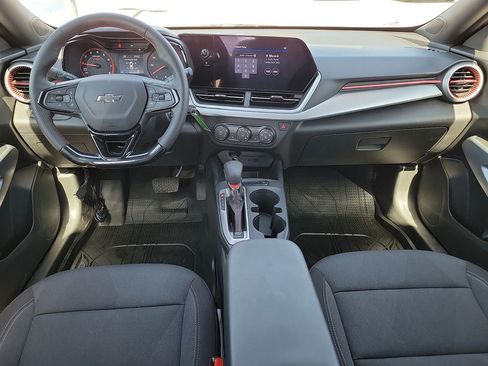 Used 2025 Chevrolet Trax RS w/ Sunroof Package image 17