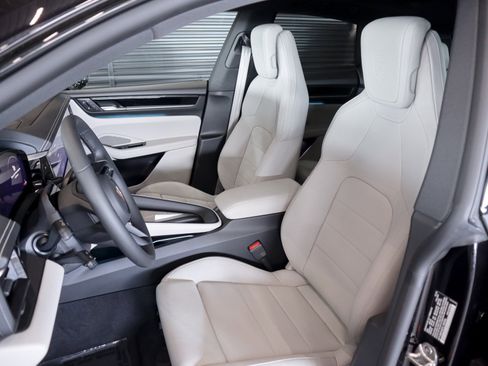 New 2026 Porsche Macan 4S Electric image 5