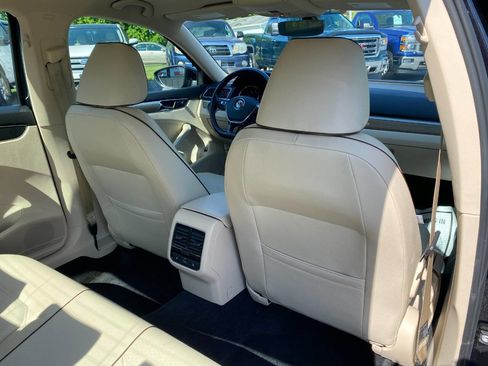 Used 2018 Volkswagen Passat 2.0T SE image 24