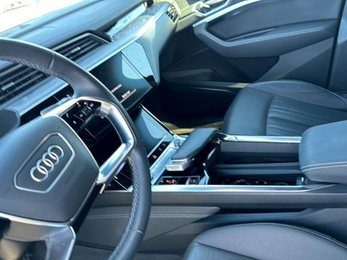 Used 2022 Audi e-tron Premium Plus AWD/4WD image 4