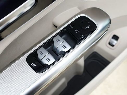 Certified 2025 Mercedes-Benz GLC 300 image 30