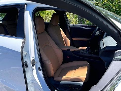 Certified 2026 Lexus UX 300h AWD w/ Accessory Package (2T) image 29