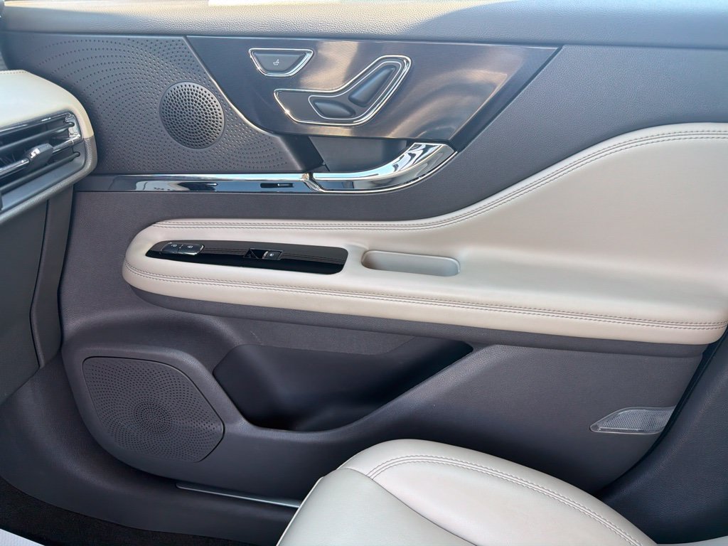 Used 2023 Lincoln Corsair FWD image 25