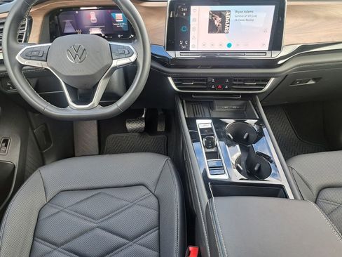 Used 2025 Volkswagen Atlas SE image 22