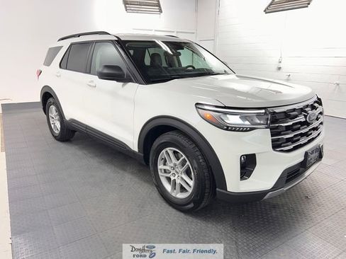 New 2026 Ford Explorer Active RWD image 3