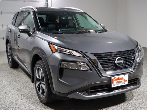Used 2023 Nissan Rogue SL w/ SL Premium Package image 5