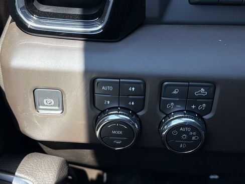 New 2026 GMC Sierra 2500 Denali w/ Denali Reserve Package AWD/4WD image 11