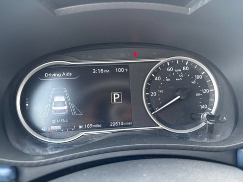 Used 2025 Nissan Versa SV FWD image 38