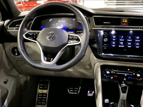 Used 2024 Volkswagen Tiguan SE R-Line image 16