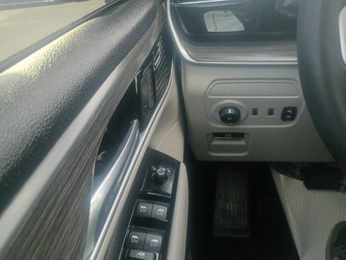 Used 2023 Jeep Wagoneer Series II w/ Flexible Seating Group AWD/4WD image 18