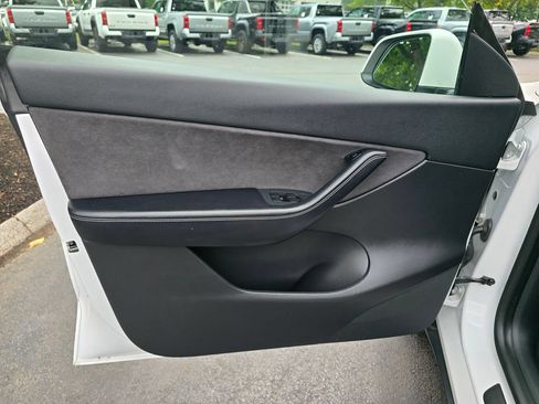 Used 2021 Tesla Model Y Long Range AWD/4WD image 15