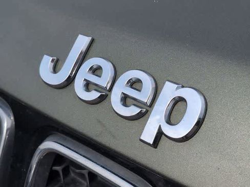 Used 2018 Jeep Compass Limited AWD/4WD image 12