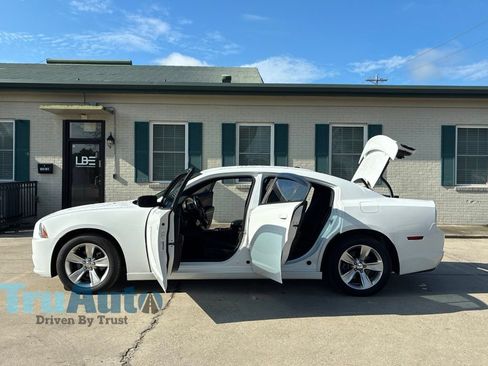 Used 2014 Dodge Charger SE w/ Sport Appearance Group RWD image 14