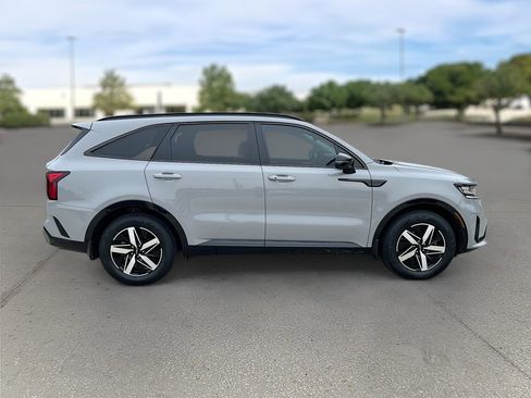 Certified 2022 Kia Sorento EX w/ Panoramic Sunroof Package image 7