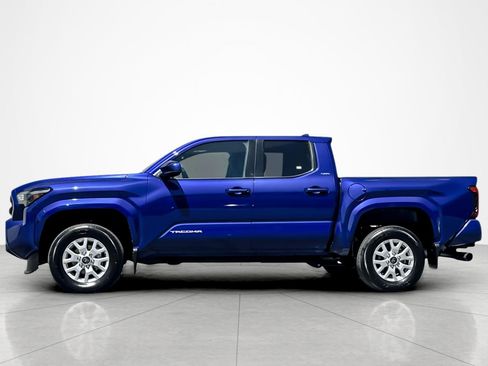 Certified 2025 Toyota Tacoma SR5 AWD/4WD image 2