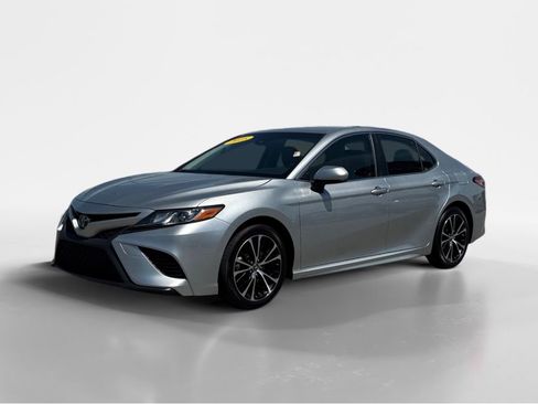 Used 2018 Toyota Camry SE FWD image 3