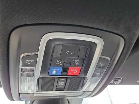 Used 2023 RAM 1500 Laramie AWD/4WD image 12