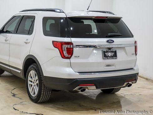 Used 2018 Ford Explorer XLT w/ Equipment Group 202A image 9