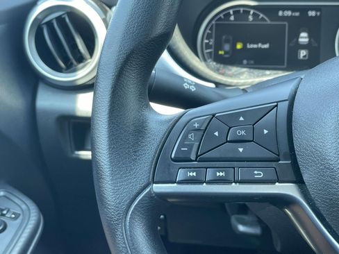Used 2025 Nissan Versa SV FWD image 21