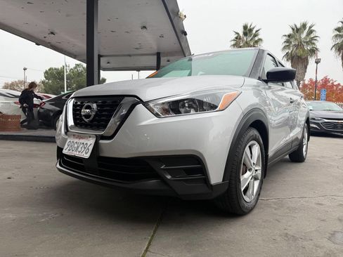 Used 2020 Nissan Kicks S image 19