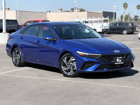 Used 2024 Hyundai Elantra Limited FWD image 2