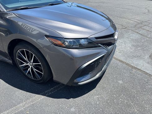 Used 2021 Toyota Camry SE w/ Convenience Package FWD image 6
