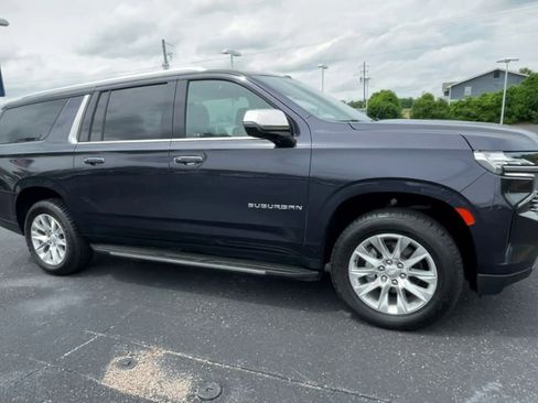 Used 2023 Chevrolet Suburban Premier AWD/4WD image 2