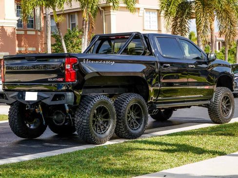 Used 2019 Chevrolet Silverado 1500 High Country w/ Technology Package AWD/4WD image 8