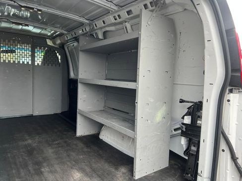 Used 2021 Chevrolet Express 2500 image 22