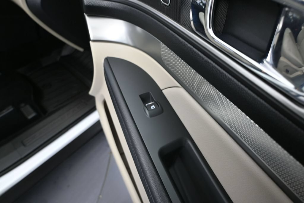 Used 2019 Ford Explorer XLT AWD/4WD image 38