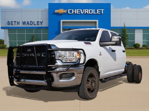 Used 2024 RAM 3500 Tradesman w/ Chrome Appearance Group AWD/4WD image 6