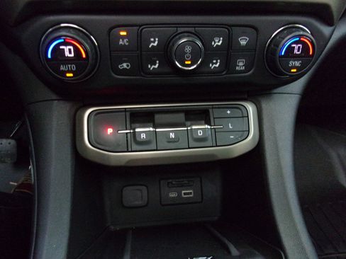 Used 2021 GMC Acadia Denali w/ Denali Ultimate Package image 33