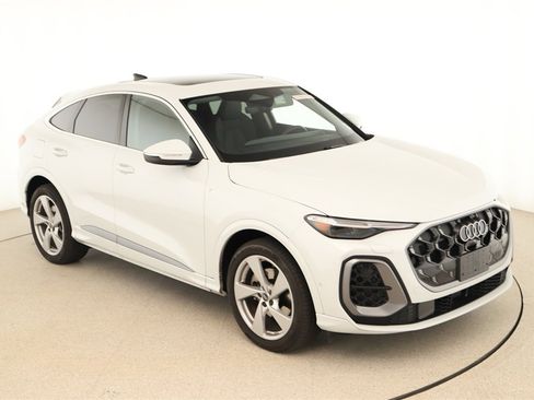 Certified 2025 Audi Q5 Prestige w/ 20" Wheel Package image 35