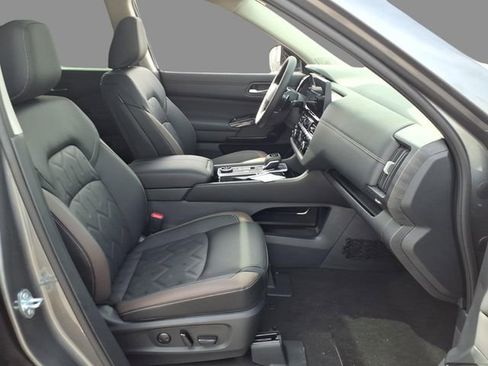 New 2026 Nissan Pathfinder Platinum AWD/4WD image 13