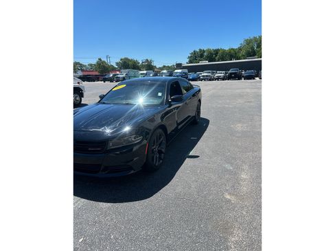 Used 2023 Dodge Charger SXT w/ Blacktop Package RWD image 3