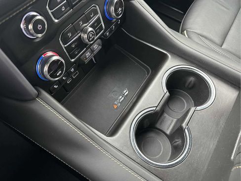 Used 2022 GMC Yukon SLT w/ SLT Premium Package image 13