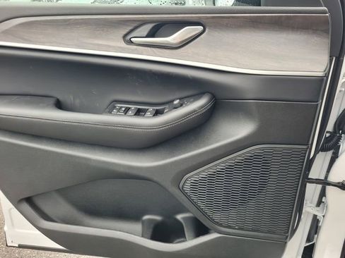 New 2026 Jeep Grand Cherokee Altitude image 20