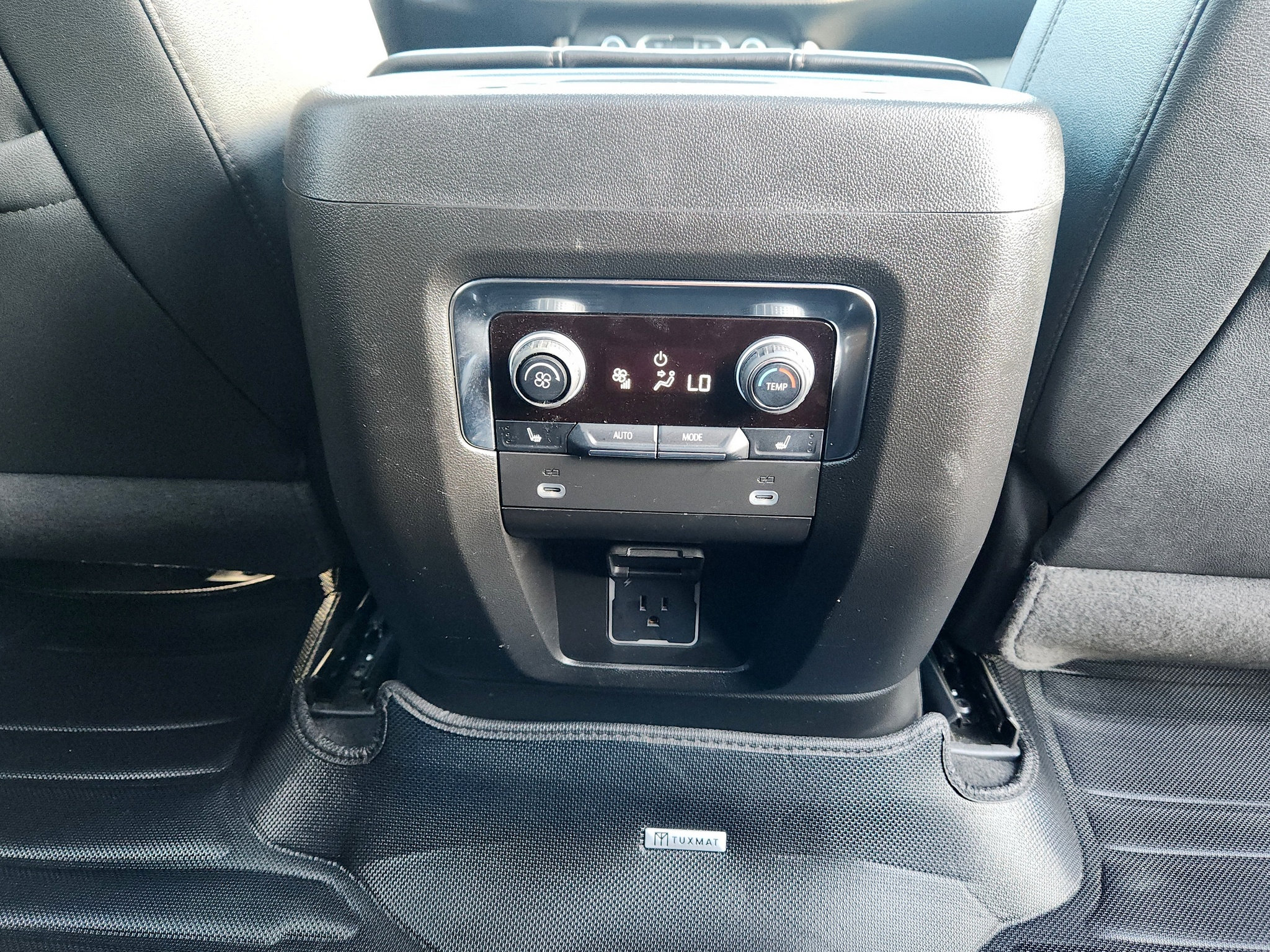 Used 2024 Chevrolet Suburban High Country AWD/4WD image 55