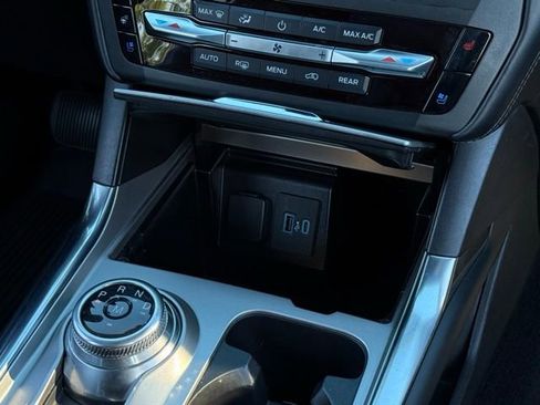 Certified 2020 Ford Explorer Platinum w/ Premium Technology Package image 33