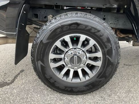 Used 2022 Ford F250 Lariat image 24