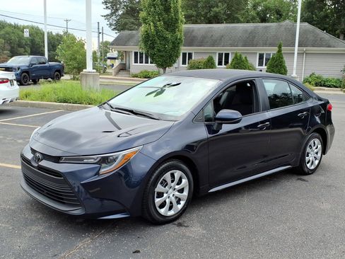 Used 2025 Toyota Corolla LE FWD image 3