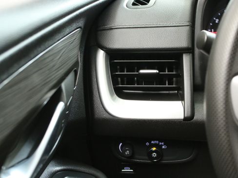 Used 2023 GMC Terrain SLE w/ Driver Convenience Package FWD image 15