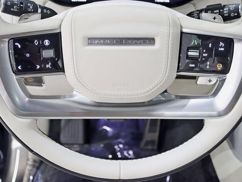 Used 2025 Land Rover Range Rover SE AWD/4WD image 16